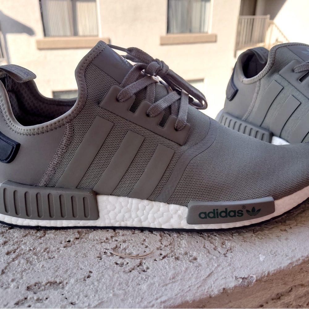 Adidas NMD R1 Sneakers
